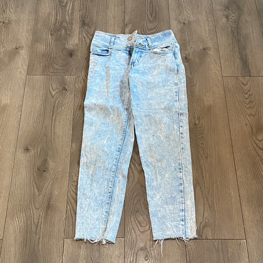SO Light Wash Cropped Jeans
